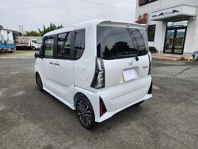 Daihatsu Tanto Custom 2024 — миниатюра 3