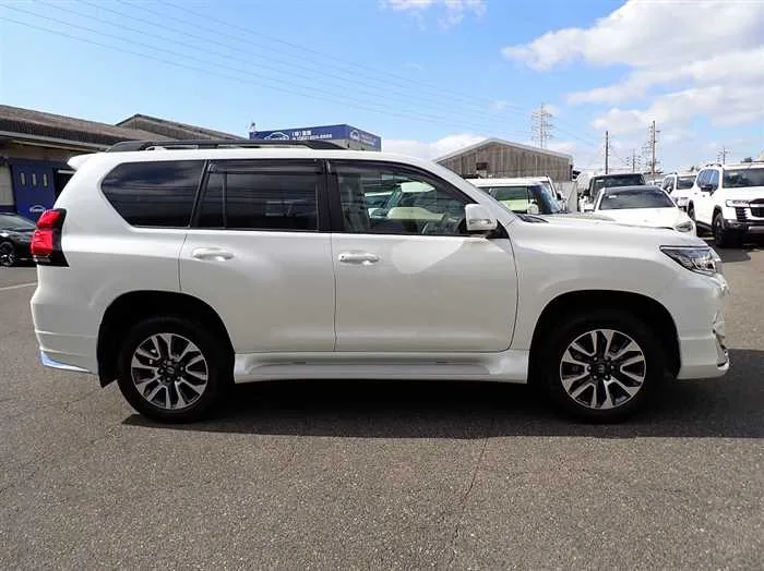 Toyota Land Cruiser Prado TX-L 2023 — миниатюра 3