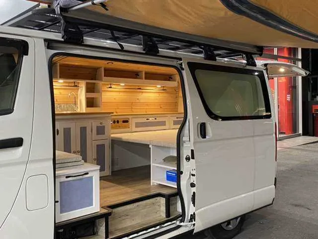 Toyota Hiace Van 2022 — миниатюра 5