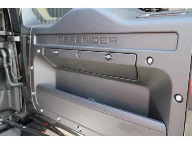 Land Rover Defender 2023 — миниатюра 4