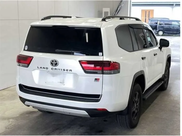 Toyota Land Cruiser GR SPORT 4WD SUNROOF 5 SEATS DIESEL 2024 — миниатюра 2