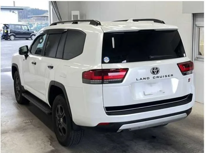 Toyota Land Cruiser GR SPORT 4WD SUNROOF 5 SEATS DIESEL 2024 — миниатюра 5
