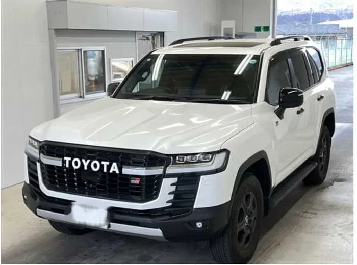 Toyota Land Cruiser GR SPORT 4WD SUNROOF 5 SEATS DIESEL 2024 — фото 1, купить с доставкой в Москву