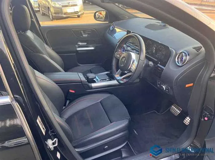 Mercedes-Benz GLA-Class GLA200d 4Matic AMG Line 2022 — миниатюра 5