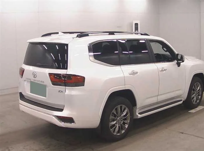 Toyota Land Cruiser ZX REAR ENTERTAINMENT 2024 — миниатюра 4