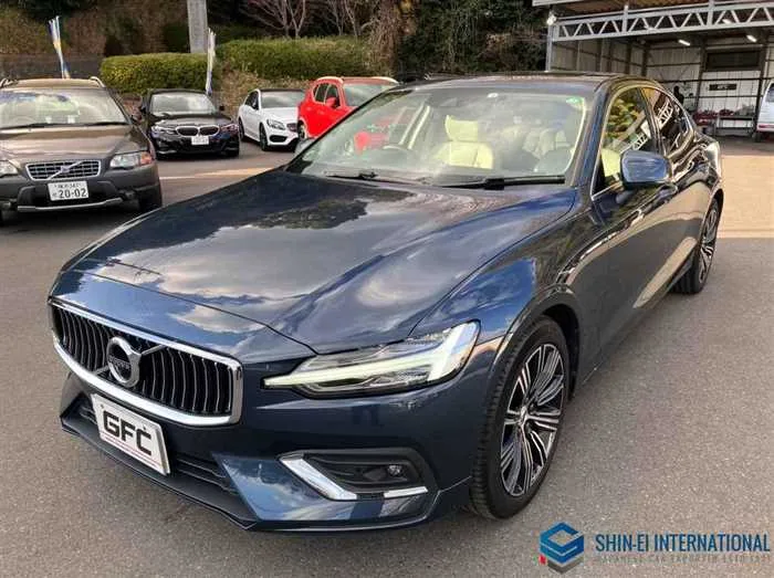 Volvo S60 B5 Inscription/Panoramic SR 2022 — фото 1, купить с доставкой в Москву