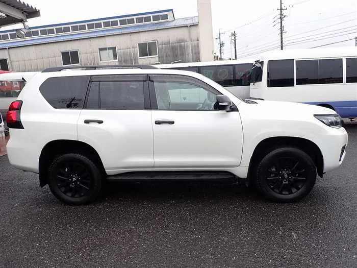 Toyota Land Cruiser Prado TX-L Matte Black Edition 2023 — миниатюра 3