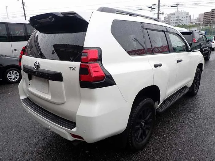 Toyota Land Cruiser Prado TX-L Matte Black Edition 2023 — миниатюра 5