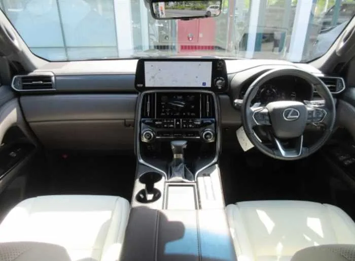 Lexus LX Base grade 4WD 7seats sunroof 2023 — миниатюра 2