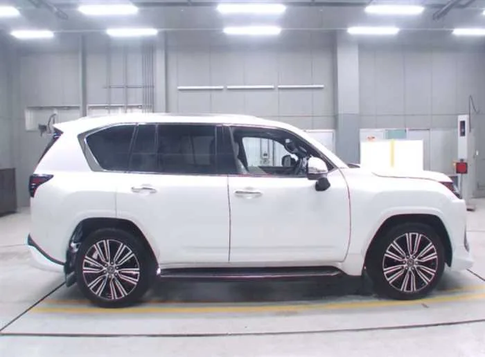 Lexus LX LX600 4WD 7seats sunroof 2023 — миниатюра 4