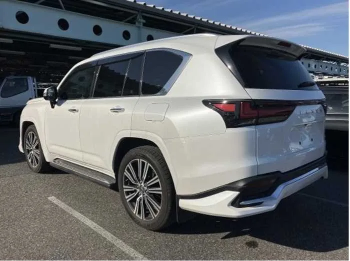 Lexus LX LX600 4WD 7seats sunroof 2023 — миниатюра 2