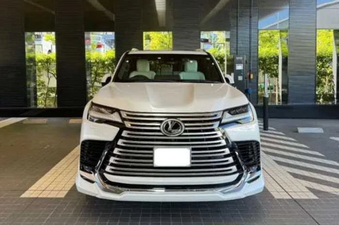 Lexus LX LX600 4WD 7seats sunroof 2023 — фото 1, купить с доставкой в Москву