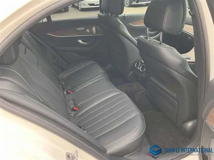 Mercedes-Benz E-Class E450 4Matic Exclusive(ISG) 4WD/SR 2022 — миниатюра 3
