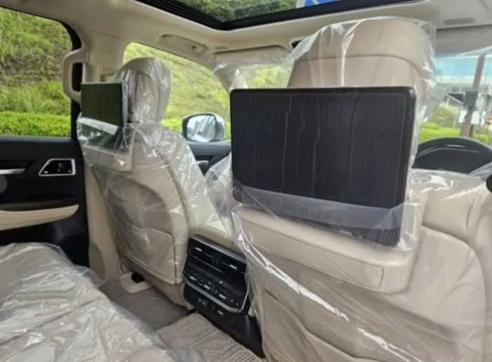 Toyota Land Cruiser ZX MODELISTA REAR ENTERTAINMENT COOL BOX 2025 — миниатюра 4