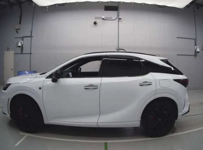 Lexus RX RX500 Fsports performance 4WD 5seats sunroof 2024 — миниатюра 5