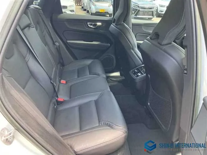 Volvo XC60 B5 AWD Inscription 4WD/Panoramic Sunroof 2022 — миниатюра 3