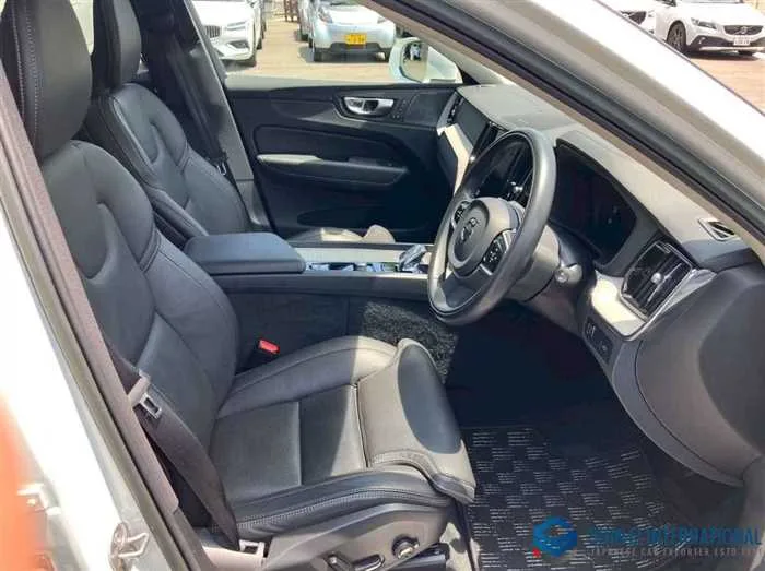 Volvo XC60 B5 AWD Inscription 4WD/Panoramic Sunroof 2022 — миниатюра 5
