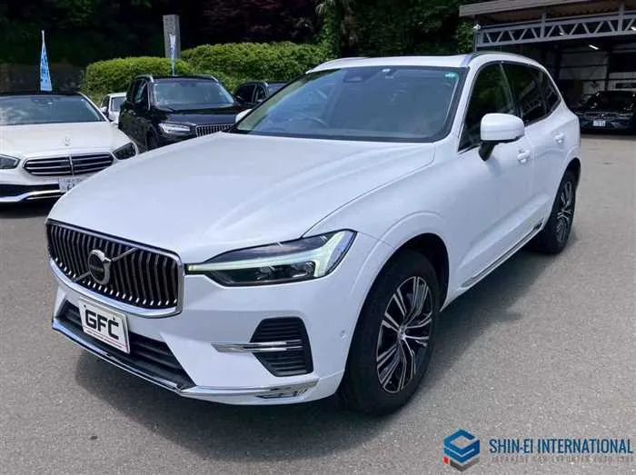 Volvo XC60 B5 AWD Inscription 4WD/Panoramic Sunroof 2022 — фото 1, купить с доставкой в Москву