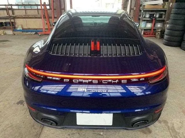 Porsche 911 2022 — миниатюра 2