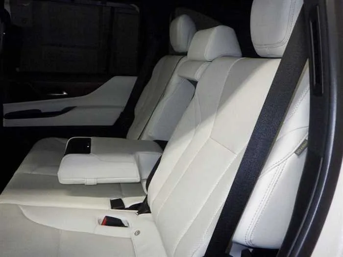 Lexus LX LX600 MODELISTA REAR ENTERTAINMENT MARK LEVINSON 2023 — миниатюра 3