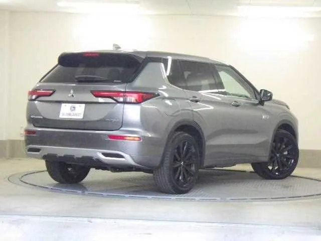 Mitsubishi Outlander 2022 — миниатюра 2