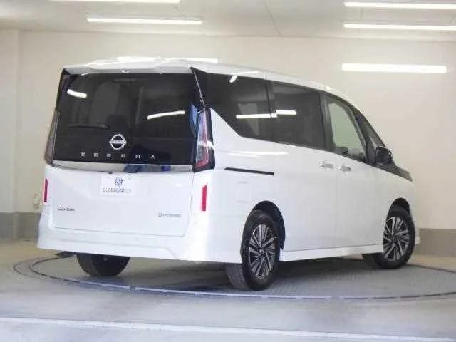 Nissan Serena 2023 — миниатюра 2