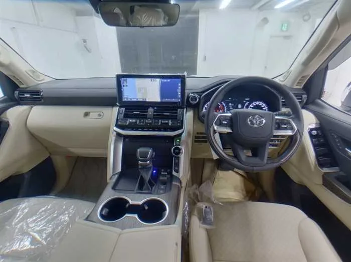 Toyota Land Cruiser ZX MODELISTA*REAR ENTERTAINMENT*COOL BOX 2023 — миниатюра 5