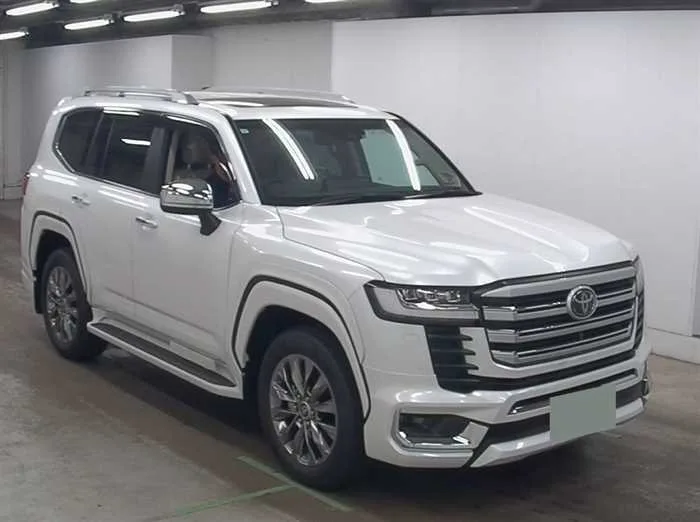 Toyota Land Cruiser ZX MODELISTA*REAR ENTERTAINMENT*COOL BOX 2023 — фото 1, купить с доставкой в Москву