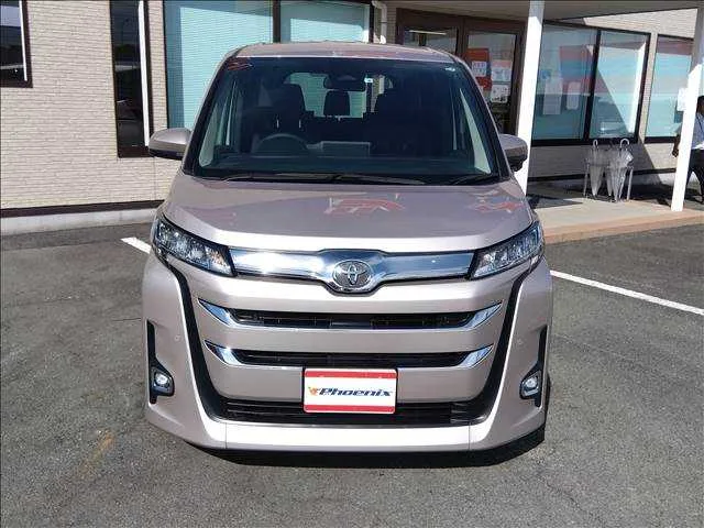 Toyota Noah Z 2022 — миниатюра 2