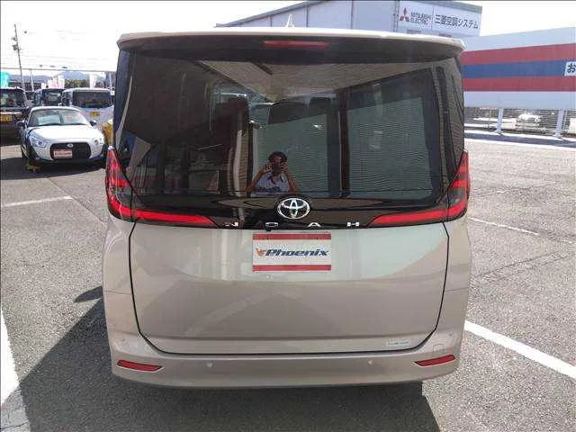 Toyota Noah Z 2022 — миниатюра 3