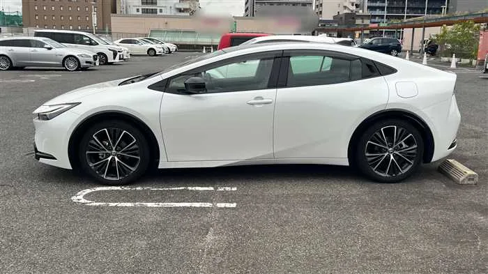 Toyota Prius Z 2023 — миниатюра 2