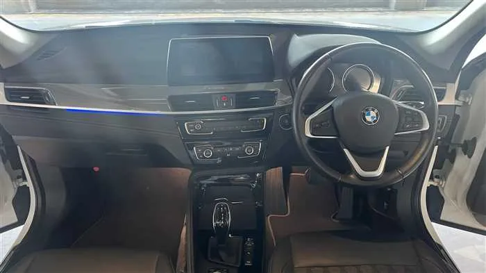 BMW X1 xDrive 18d x 2022 — миниатюра 5