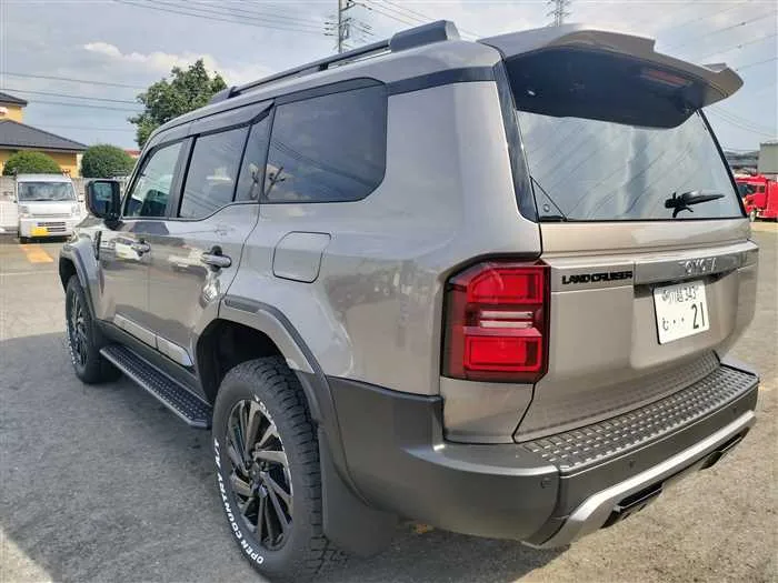 Toyota Land Cruiser VX MODELLISTA options 2025 — миниатюра 5