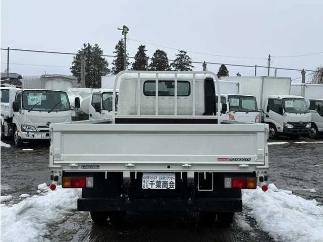 Hino Dutro 2023 — миниатюра 5