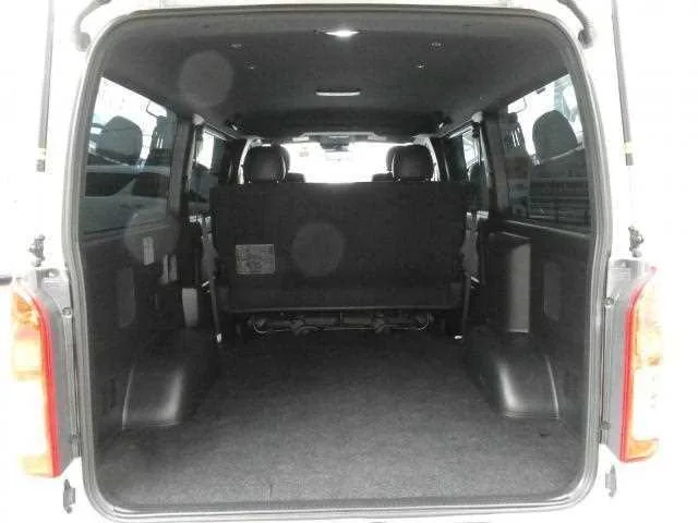 Toyota Hiace Van 2023 — миниатюра 3