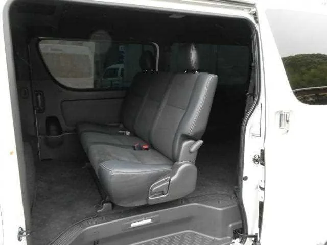 Toyota Hiace Van 2023 — миниатюра 5