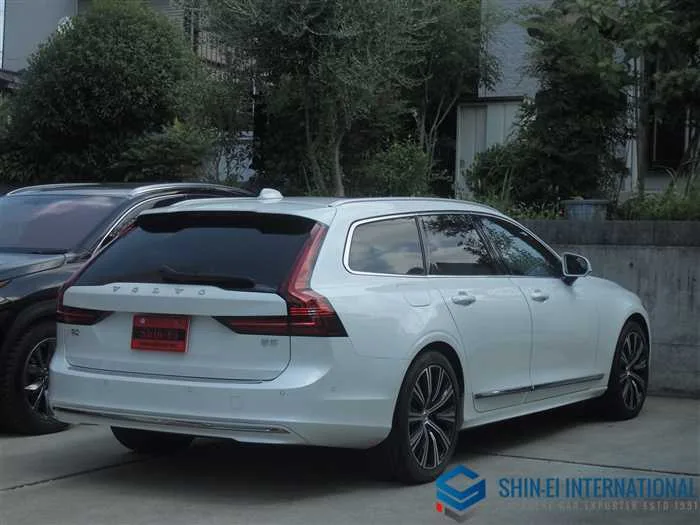 Volvo V90 Ultimate B5/Panoramic SR 2023 — миниатюра 2