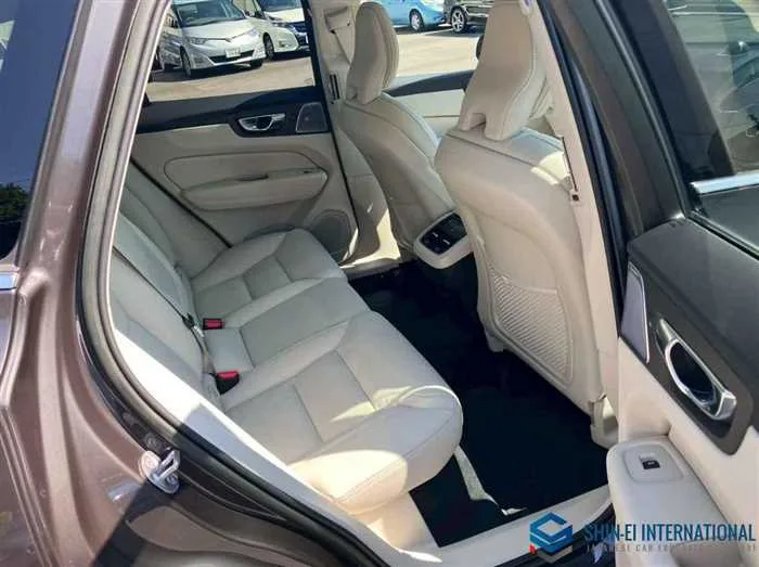 Volvo XC60 ULTIMATE B5 AWD 4WD/Panoramic SR 2022 — миниатюра 3