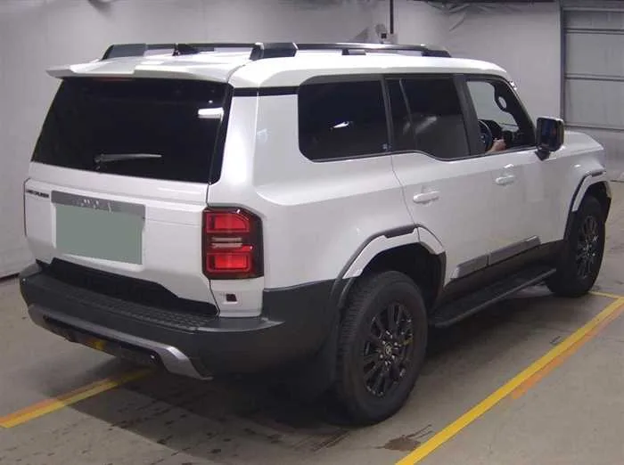 Toyota Land Cruiser 250 VX DIESEL MODELISTA 7-SEATS 2024 — миниатюра 4