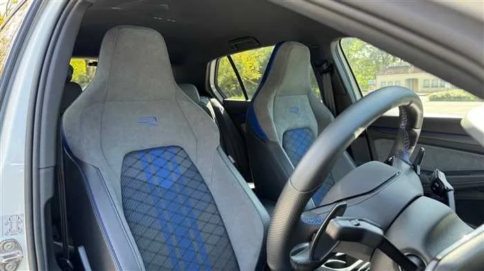 Volkswagen Golf R 4WD 2023 — миниатюра 3