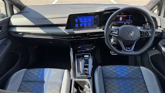 Volkswagen Golf R 4WD 2023 — миниатюра 5