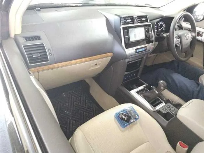 Toyota Land Cruiser Prado TX-L SUNROOF 5-SEATS 2023 — миниатюра 5