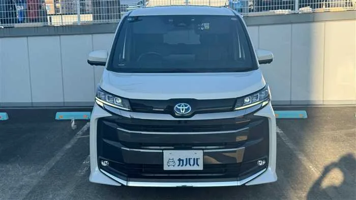 Toyota Noah S-Z 2022 — миниатюра 2