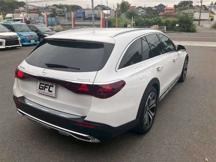 Mercedes-Benz E-Class E220d 4Matic all-terrain 2025 — миниатюра 2