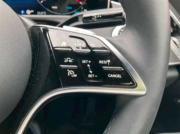 Mercedes-Benz E-Class E220d 4Matic all-terrain 2025 — миниатюра 4