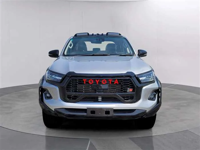 Toyota Hilux 2023 — миниатюра 2
