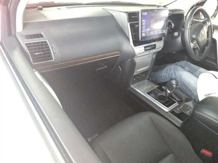 Toyota Land Cruiser Prado TX-L MAT BLACK SUNROOF 7-SEATS 2023 — миниатюра 5