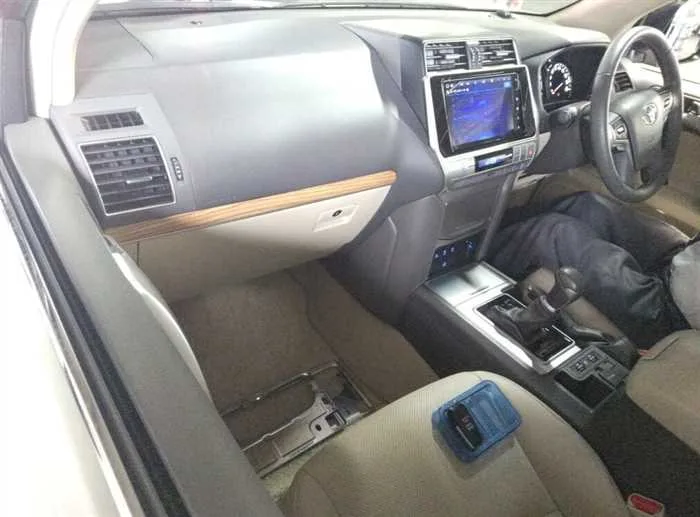 Toyota Land Cruiser Prado TX-L DIESEL SUNROOF 7-SEATS 2023 — миниатюра 5