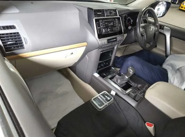 Toyota Land Cruiser Prado TX-L MODELISTA SUNROOF 7-SEATS 2022 — миниатюра 5