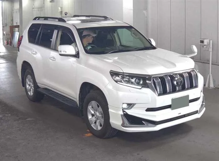 Toyota Land Cruiser Prado TX-L MODELISTA SUNROOF 7-SEATS 2022 — фото 1, купить с доставкой в Москву
